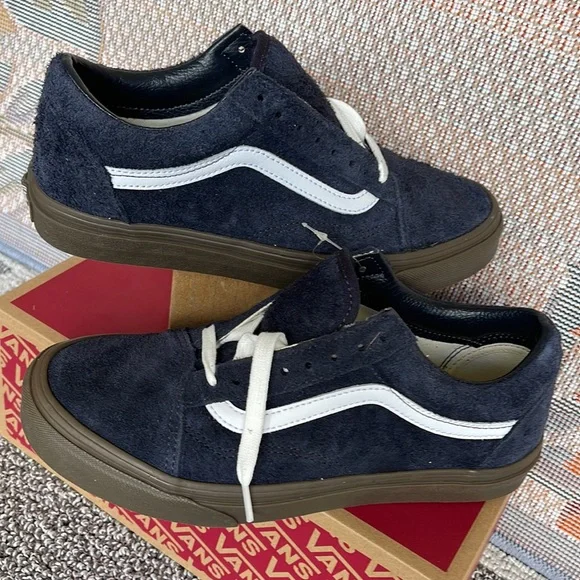 Vans Men’s Old Skool
Hairy Suede Dark Navy
VN0005UADNV
Sneakers - Picture 11 of 16